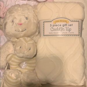 Blanket and rattle set